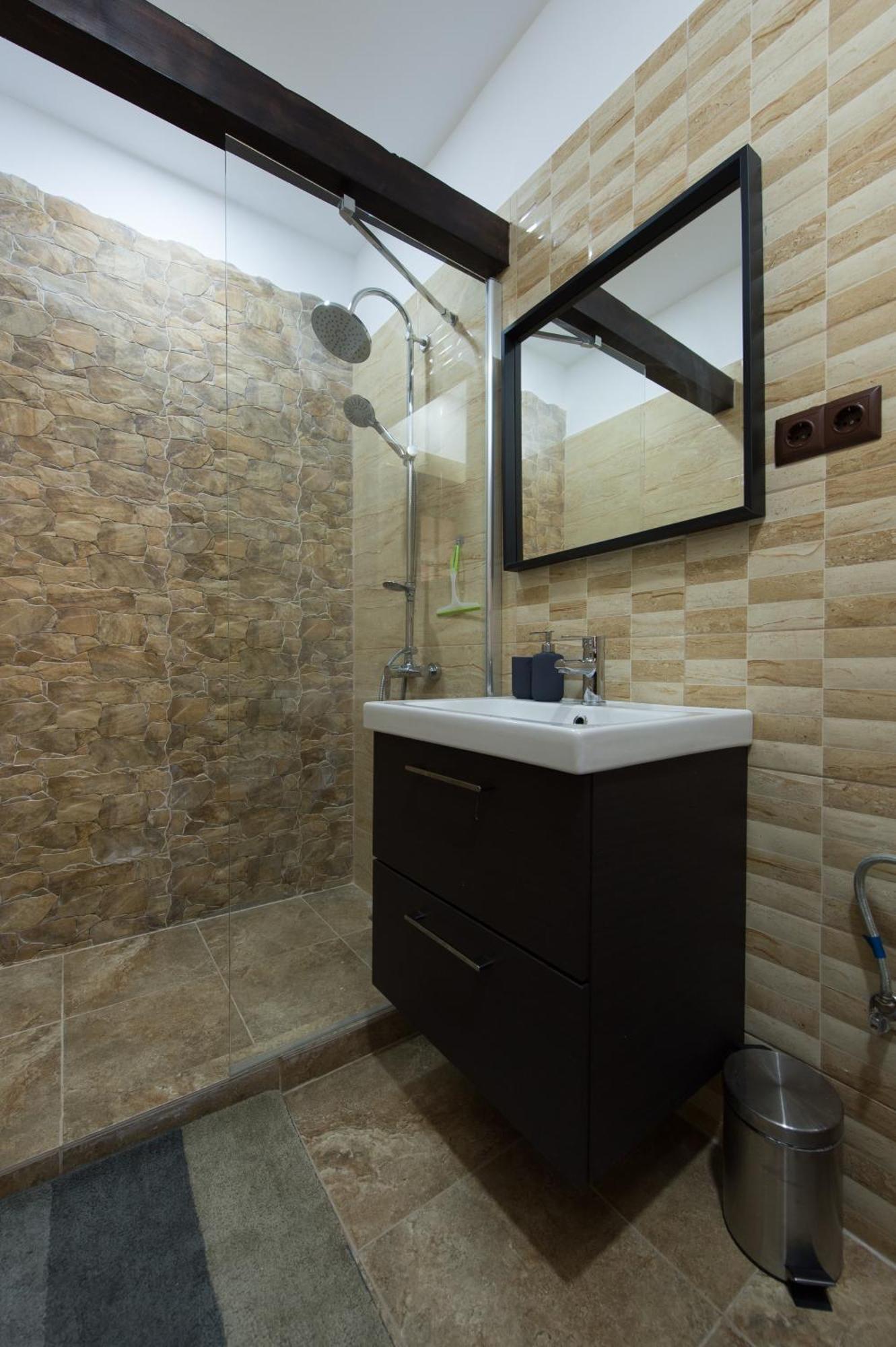 Lovely Brasov Flat With Patio And Mountain Views Exterior photo