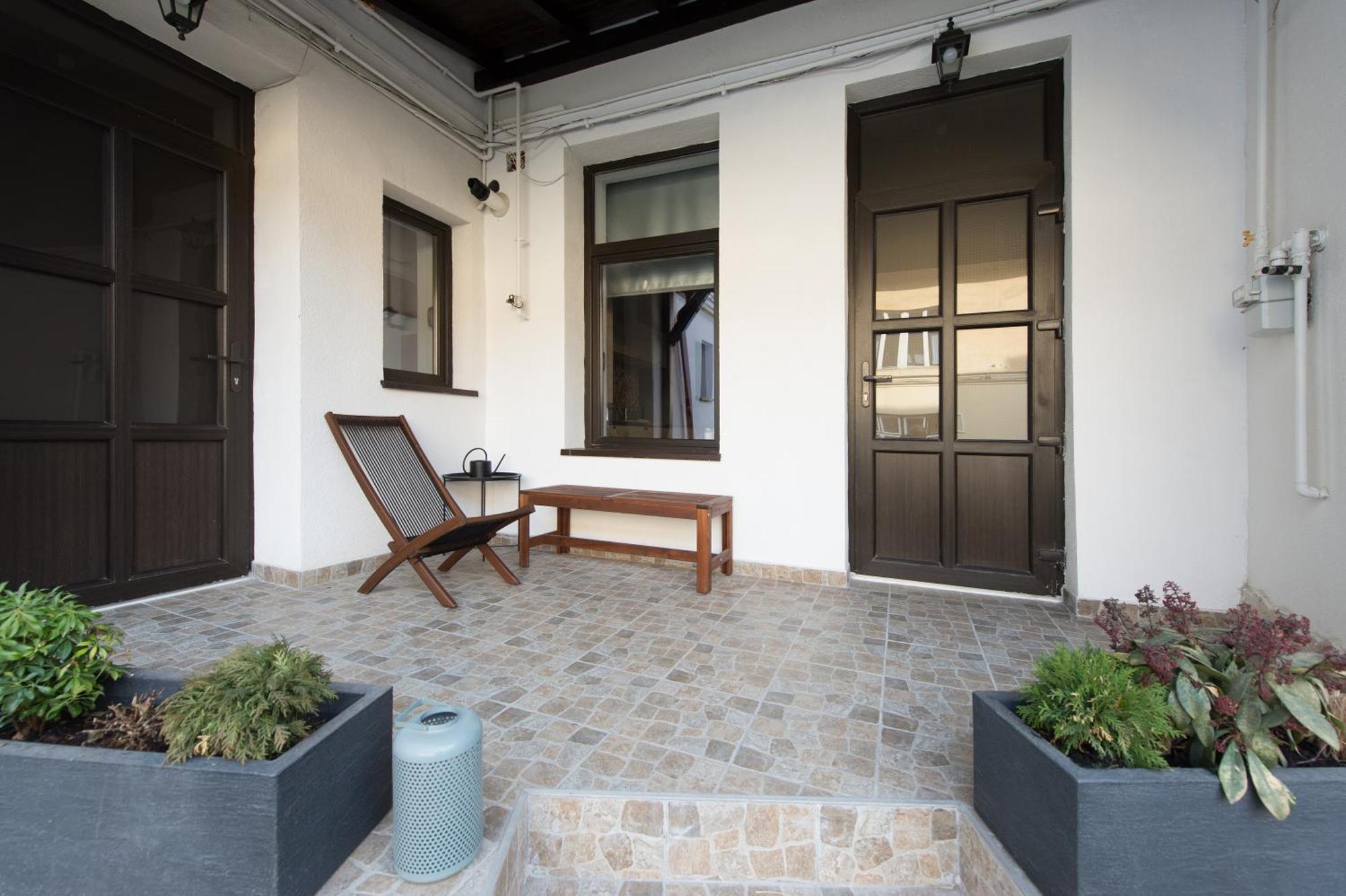 Lovely Brasov Flat With Patio And Mountain Views Exterior photo